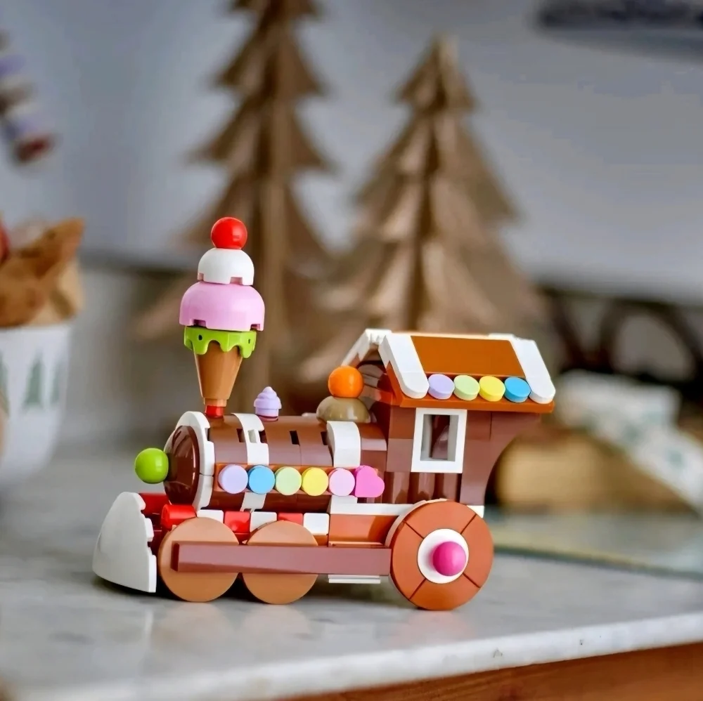 LEGO 40777 Creator Celebration Series: Gingerbread Train Ornament Christmas Toy - Picture 3 of 4